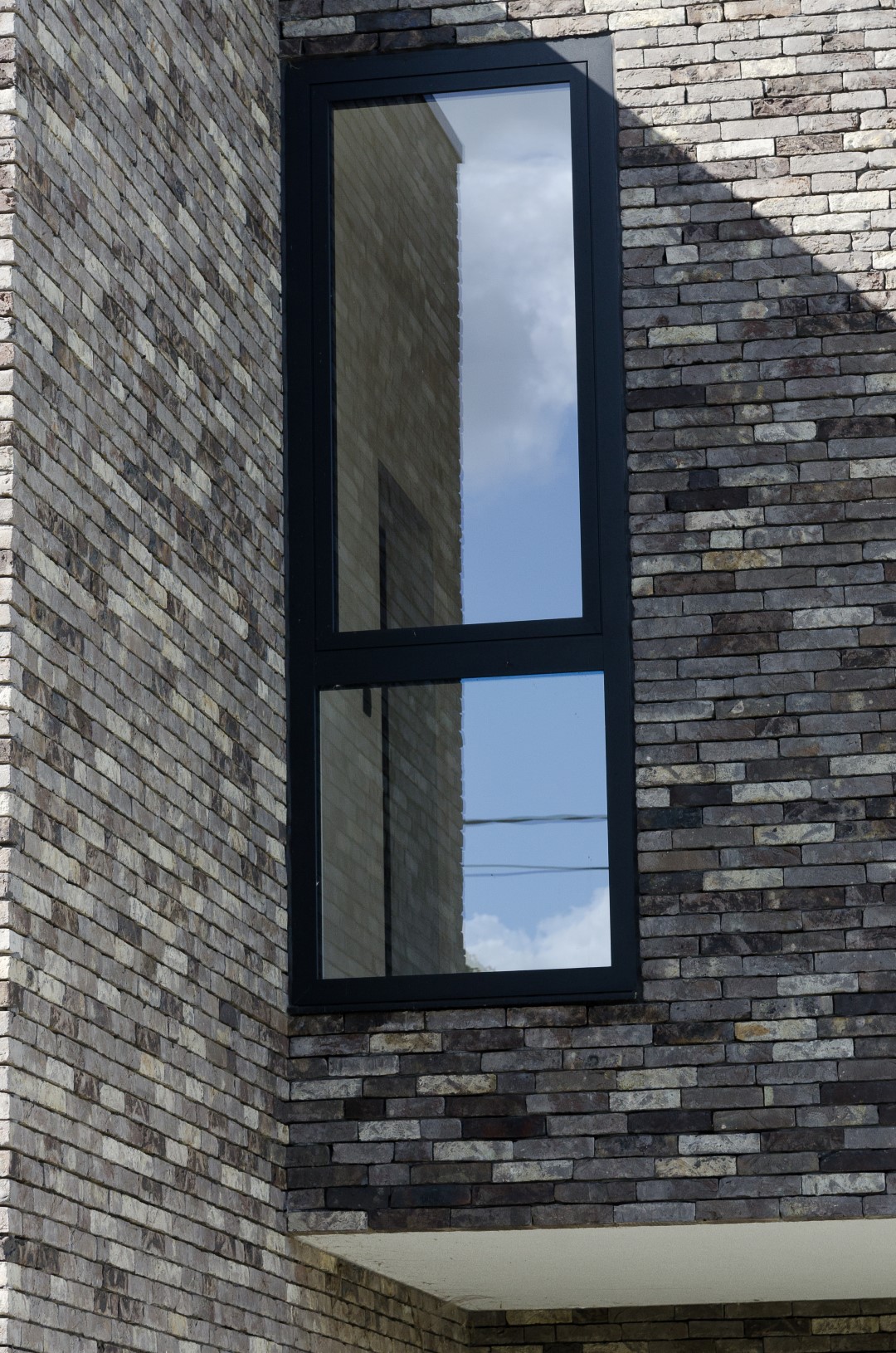 Detail plaatsing van de ramen in strakke woning in Herfelingen