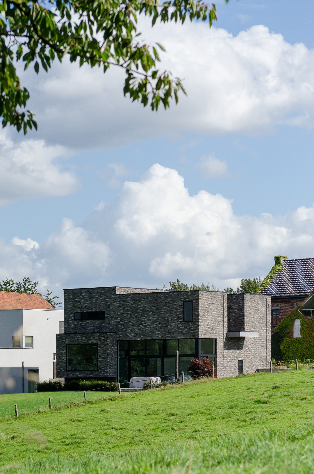Landelijk gelegen, moderne woning met robuuste look en feel