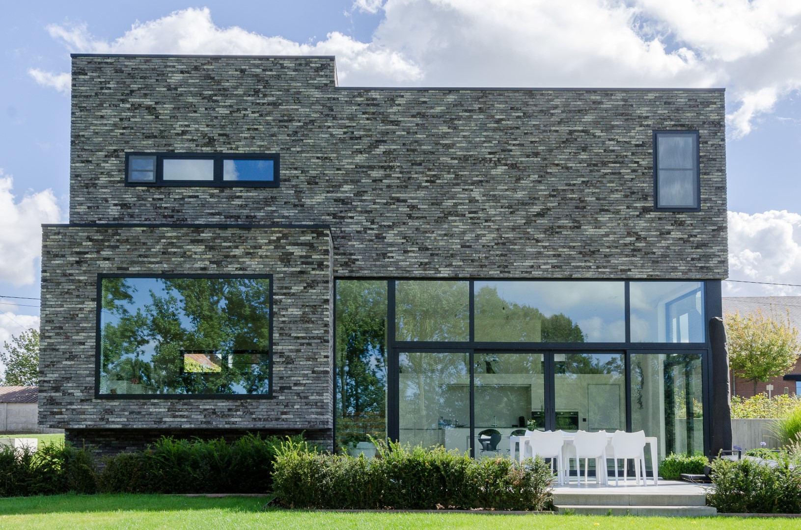 Achtergevel strakke woning in Herfelingen
