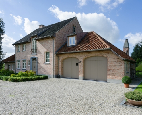 Voorgevel brede pastorijwoning in Essene