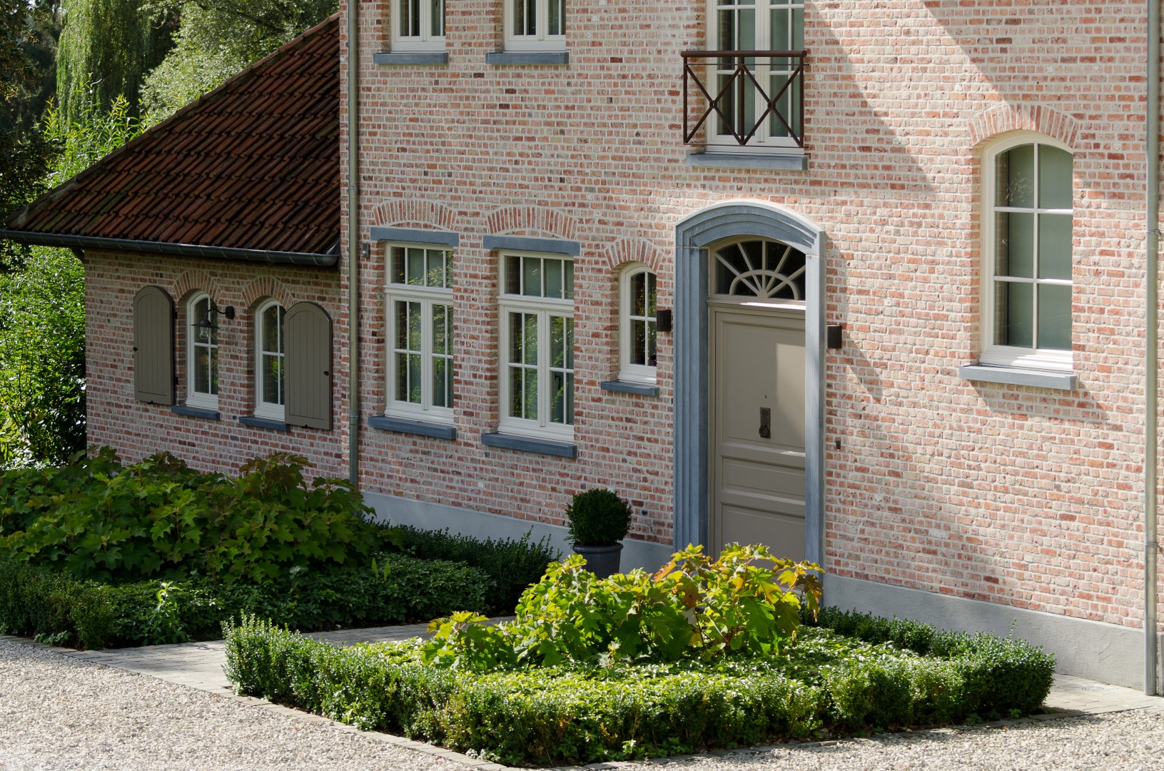 Detail voorgevel pastorijwoning Essene