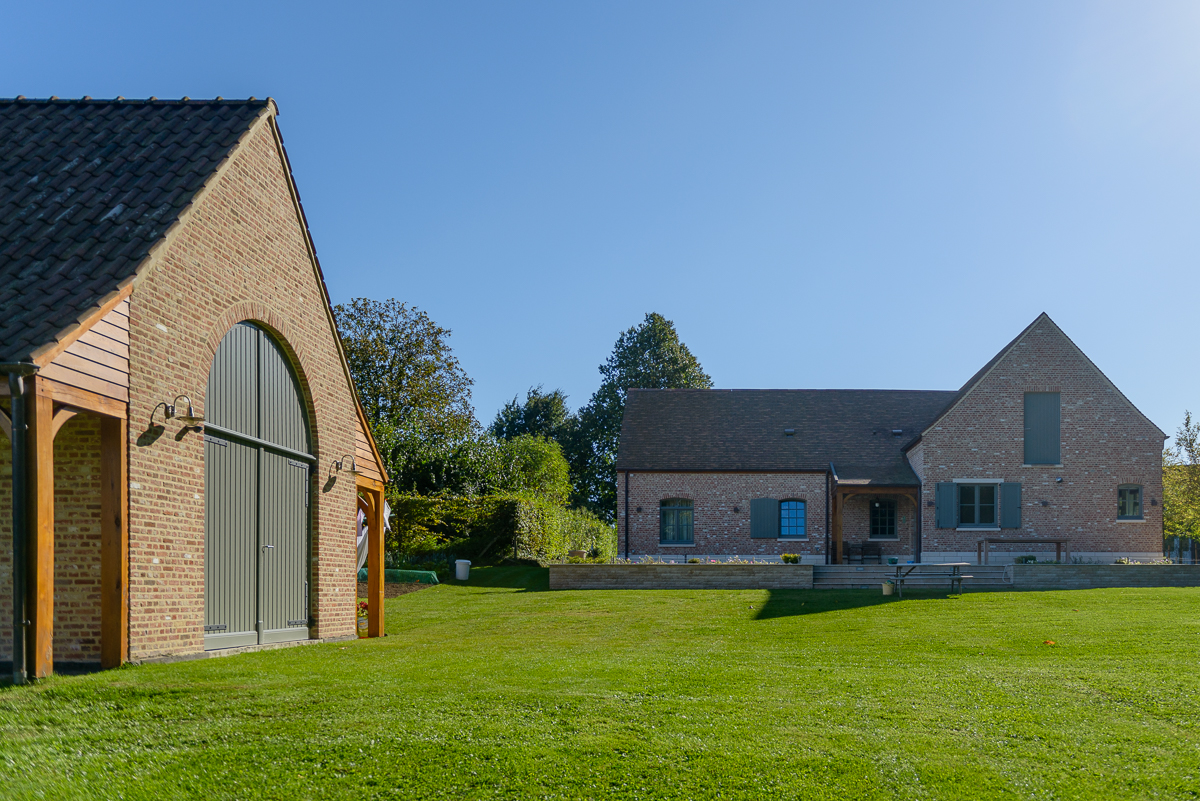 Overzicht woning en bijgebouw